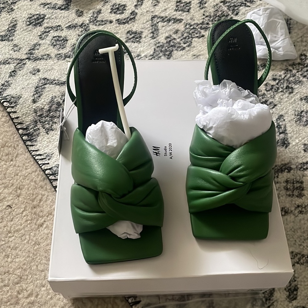 Sandals - Picture 2 of 7